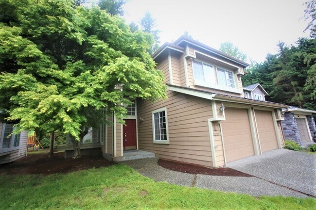 Building Photo - Beautiful 2 Story 3 Bed 2.5 Bath in Sammamish