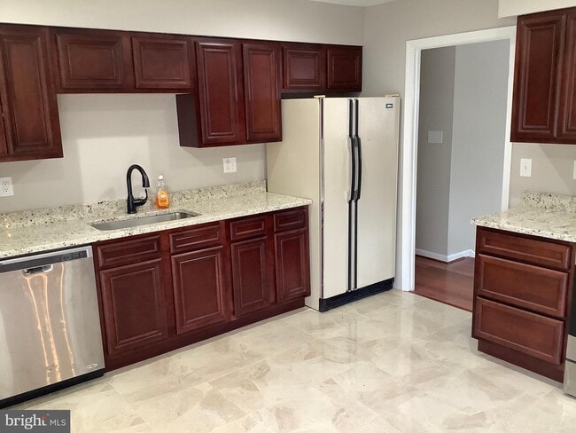 Building Photo - 9300 Southmoor Ct