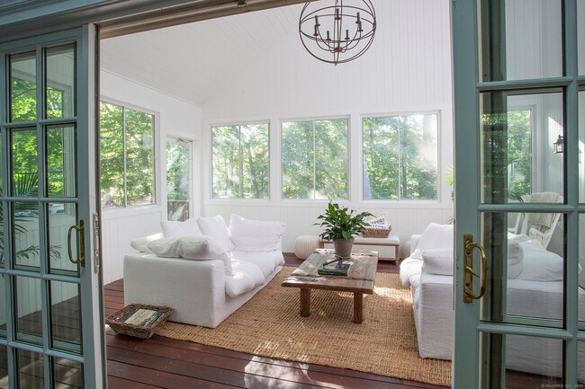 Building Photo - 38 Berndale Dr