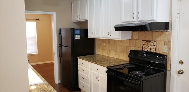 Kitchen - 4103 Willow Green Drive