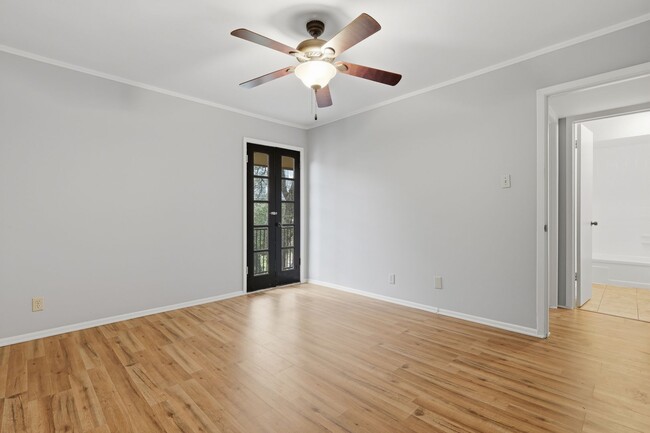 Building Photo - 8702 Village Dr