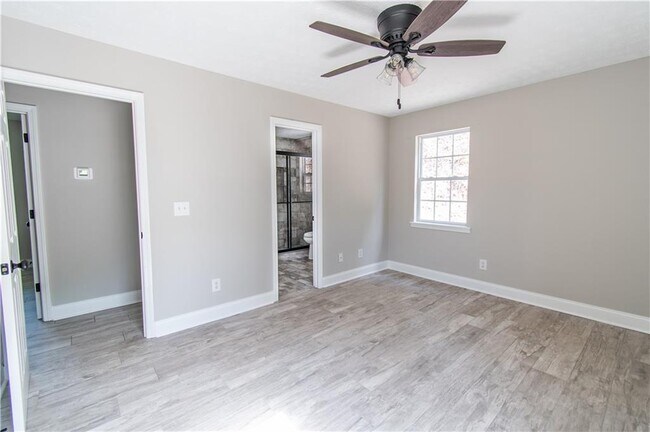 Building Photo - 270 Irwin Mill Rd SE