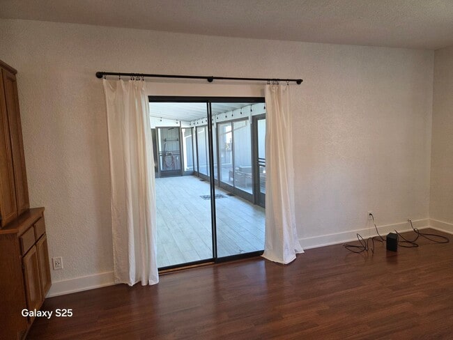 Building Photo - Large Four Bedroom with a Pool in Folsom