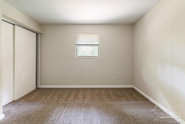 Building Photo - 4936 Springhill Dr
