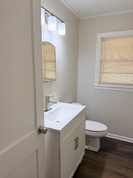 Building Photo - 909 Lake Ct Dr