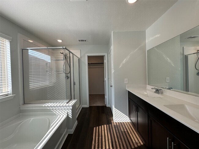 Building Photo - 1052 Laguna Cv Dr