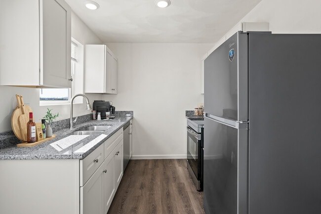 Building Photo - Falcon Place Townhomes