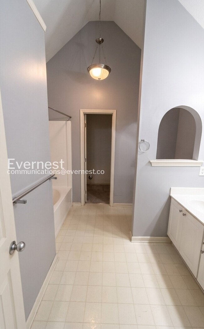 Building Photo - 2 Bed & 2 Bath House / Pet-friendly / Section 8 Accepted
