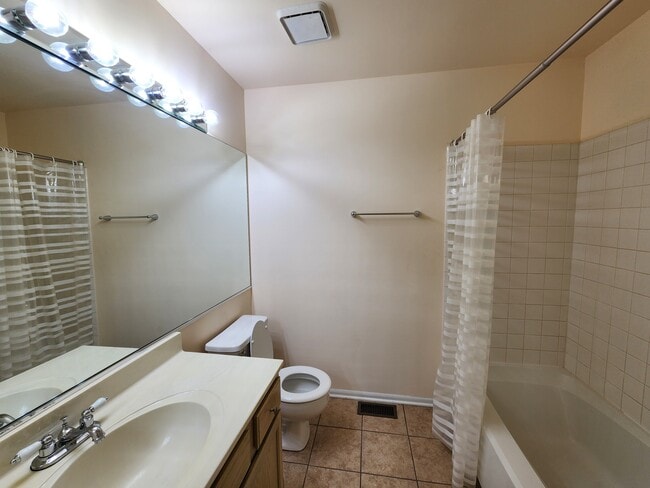 Building Photo - 4780 Amber Cir