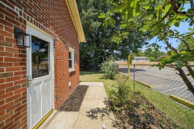 Building Photo - Recently Remodeled, Beautiful 3 Bedroom Home in Norfolk