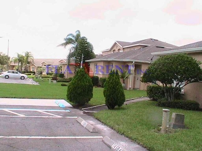 Building Photo - 3 BEDROOM / 2 BATH - 2 STORY TOWNHOUSE (SO...