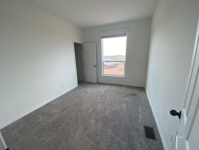 Building Photo - 2255 S Hopi Dr