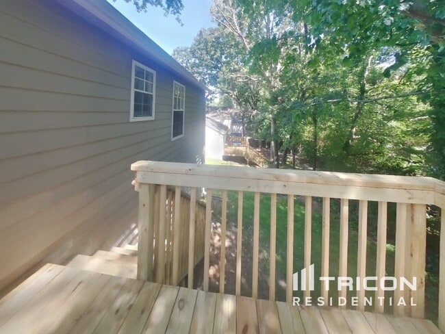 Building Photo - 1025 Brenton Dr NW