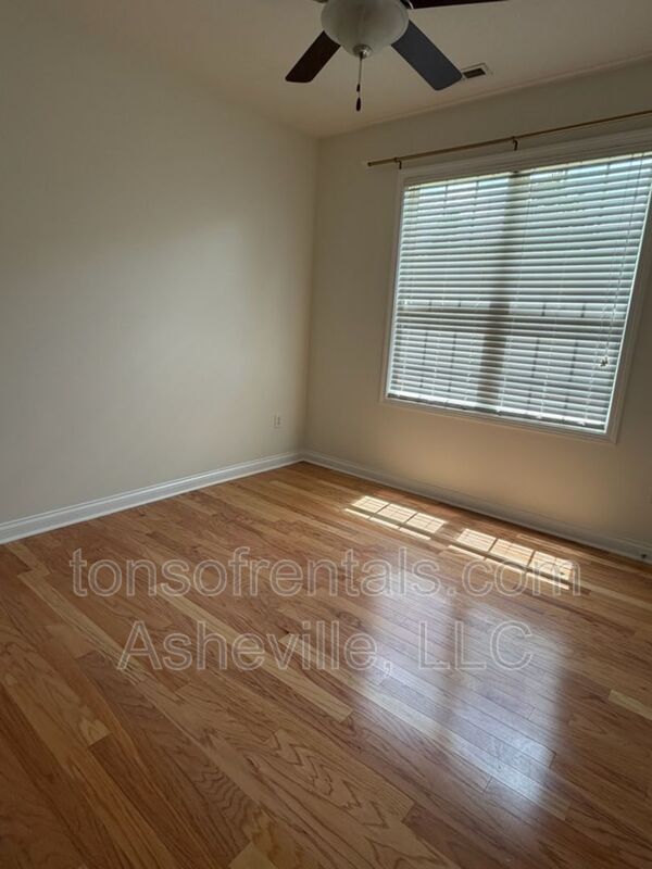 Building Photo - 18 Spelter St
