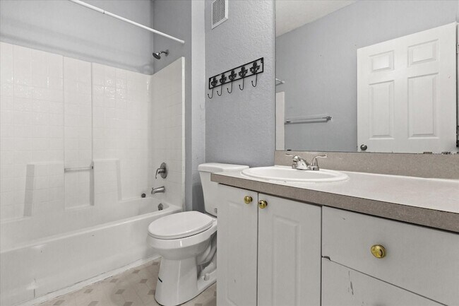 Building Photo - 852 Grand Regency Pointe