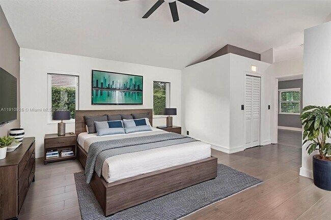 Building Photo - 1222 Manor Ct