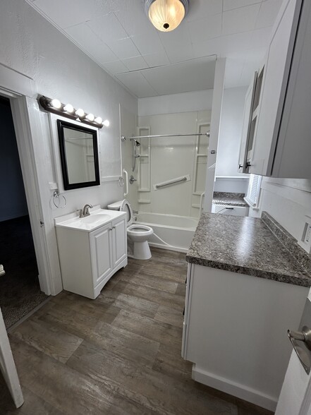 Building Photo - 800 6th Ave N