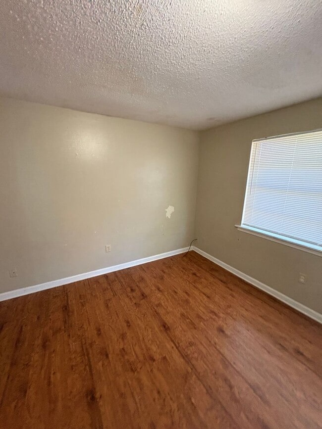 Building Photo - 3385 Barbwood Dr