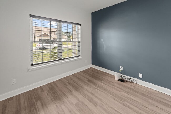 Building Photo - Spacious 5-Bedroom Home in The Palms at New Hampstead with Office & Screened Porch