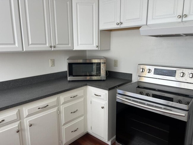 Building Photo - 317 Curie Dr