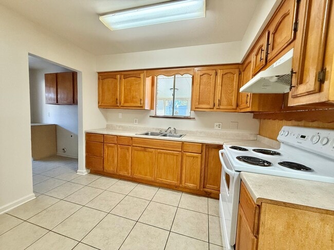 Building Photo - Home For Lease