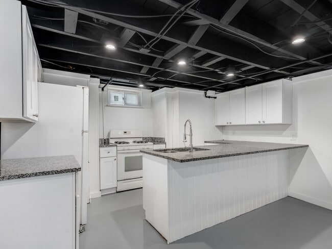 Building Photo - 3 E Main St