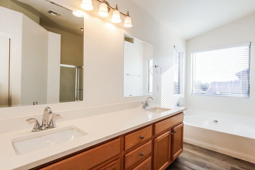 Building Photo - 3918 W Escuda Dr