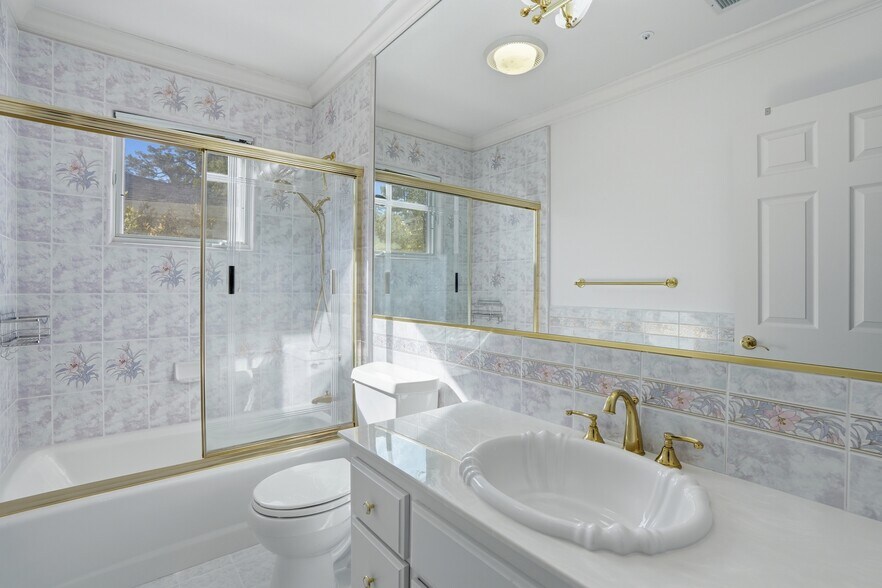 Building Photo - 544 Sunset Way