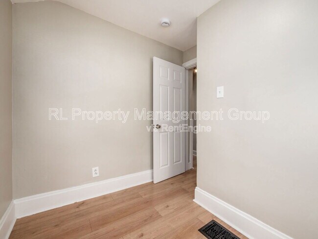 Building Photo - 439 Eldridge Ave