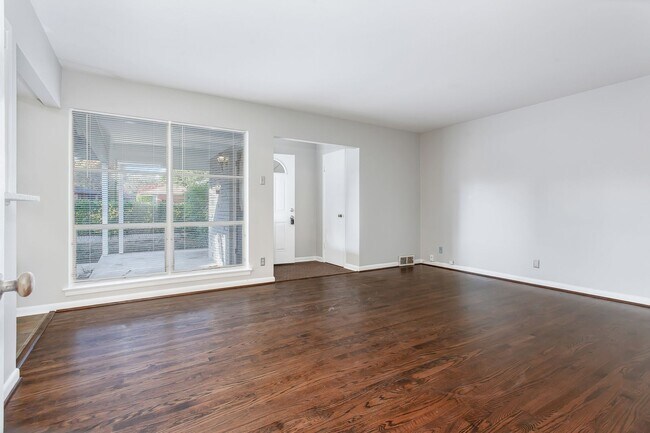 Building Photo - 6506/08 SAINT MORITZ AVE