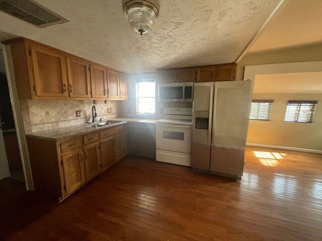 Building Photo - Easy location in Erwin