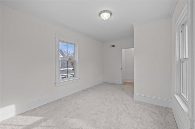 Building Photo - 258 Douglas Ave