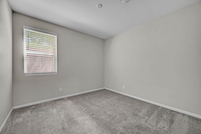 Building Photo - Summerlin gated community 4 bedroom 3 baths