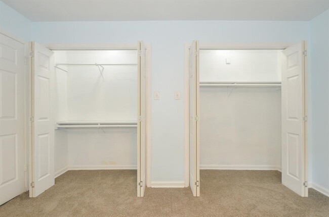 Building Photo - 5303 Lost Forest Dr