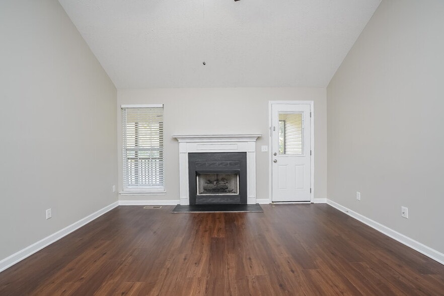 Building Photo - 524 Summit Way