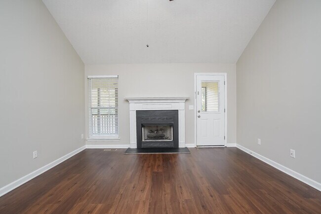 Building Photo - 524 Summit Way