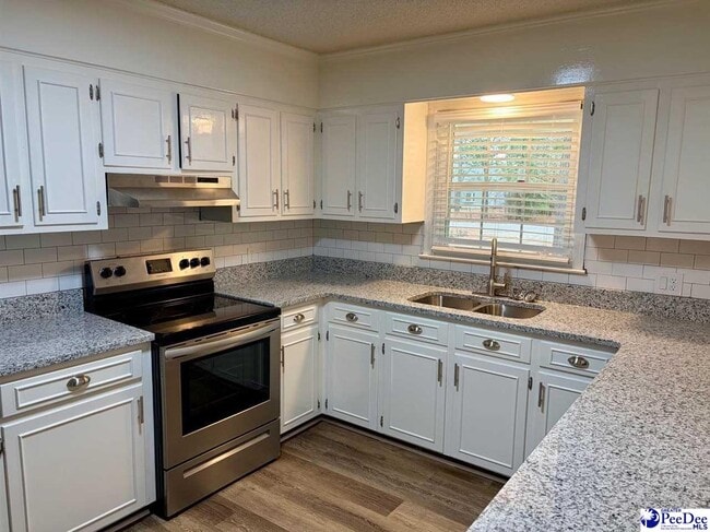 Building Photo - 1052 Wellington Dr