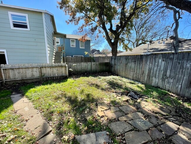 Primary Photo - 206 Frawley St