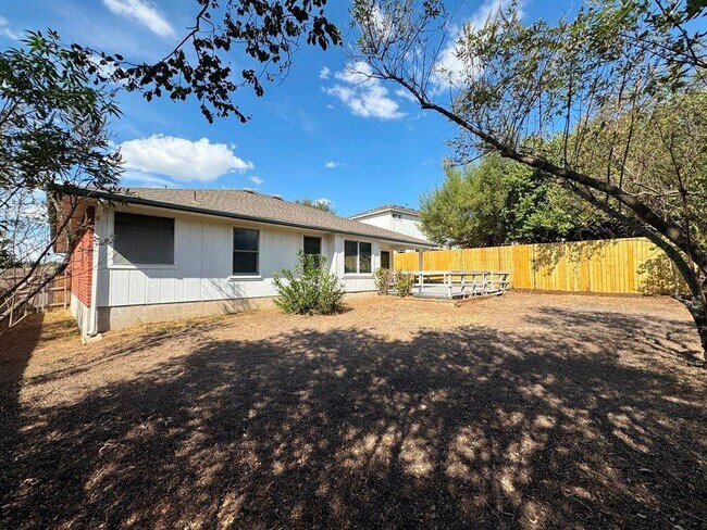 Building Photo - 1508 Highland Dr