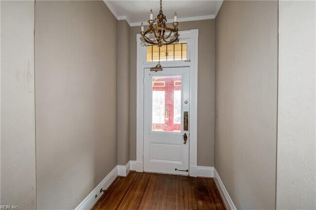 Building Photo - 409 Botetourt St