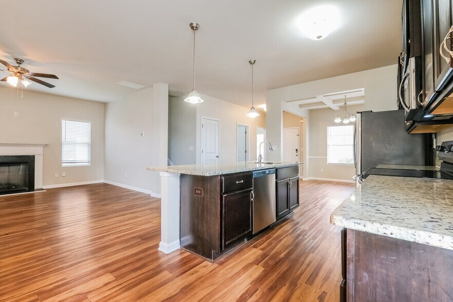 Building Photo - 184 Addy Ln