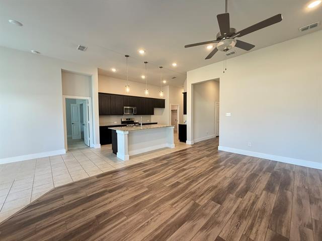 Building Photo - 613 Taylor Dr