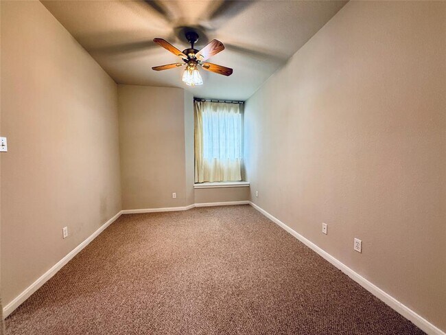 Building Photo - 2100 Pipers Field Dr