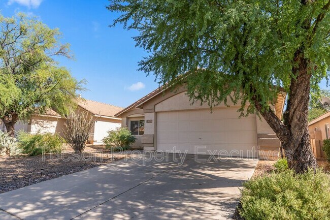 Building Photo - 13256 N Hammerstone Ln