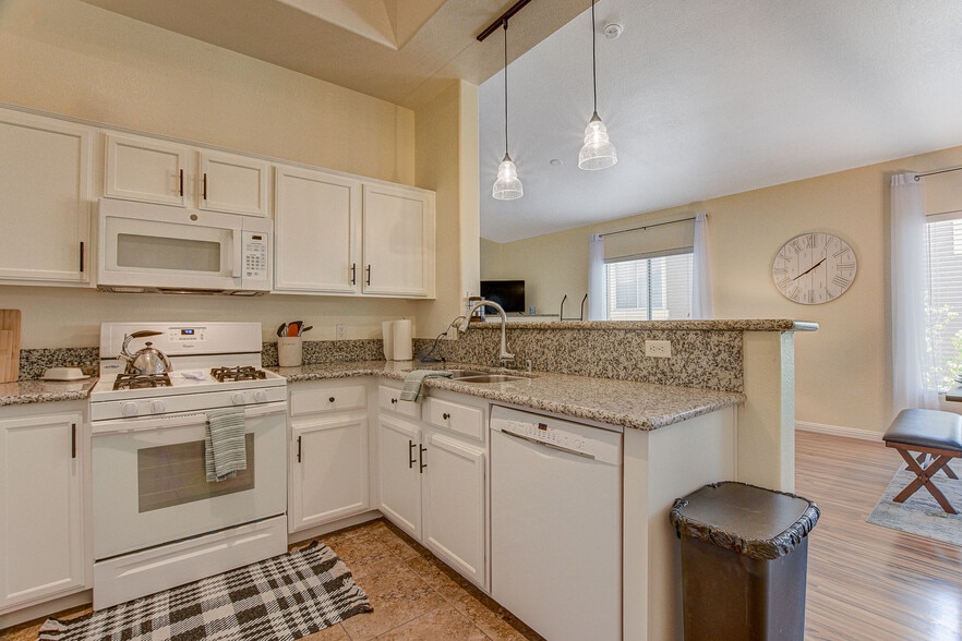 Building Photo - 3351 Indian Shadow St