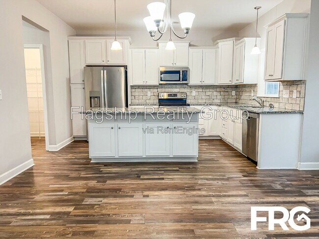 Building Photo - 491 Fallingbrook Dr