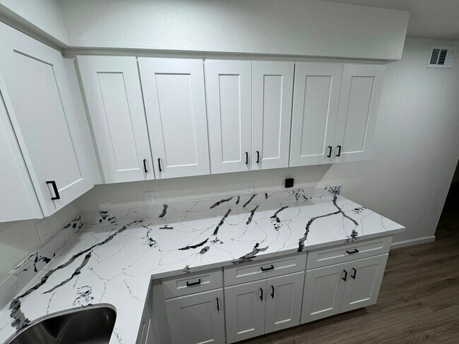 Building Photo - 2118 N Glenn Ave