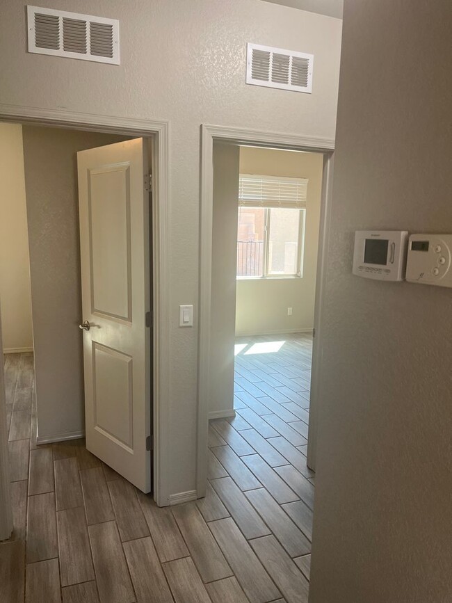 Building Photo - Beautiful Like New 4 Bedroom 3 Bathroom ho...
