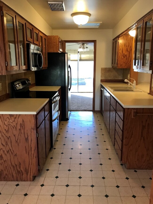 Building Photo - 205 Daley Dr