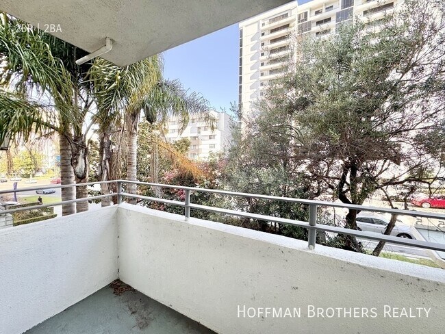 Building Photo - 10655 Wilshire Blvd